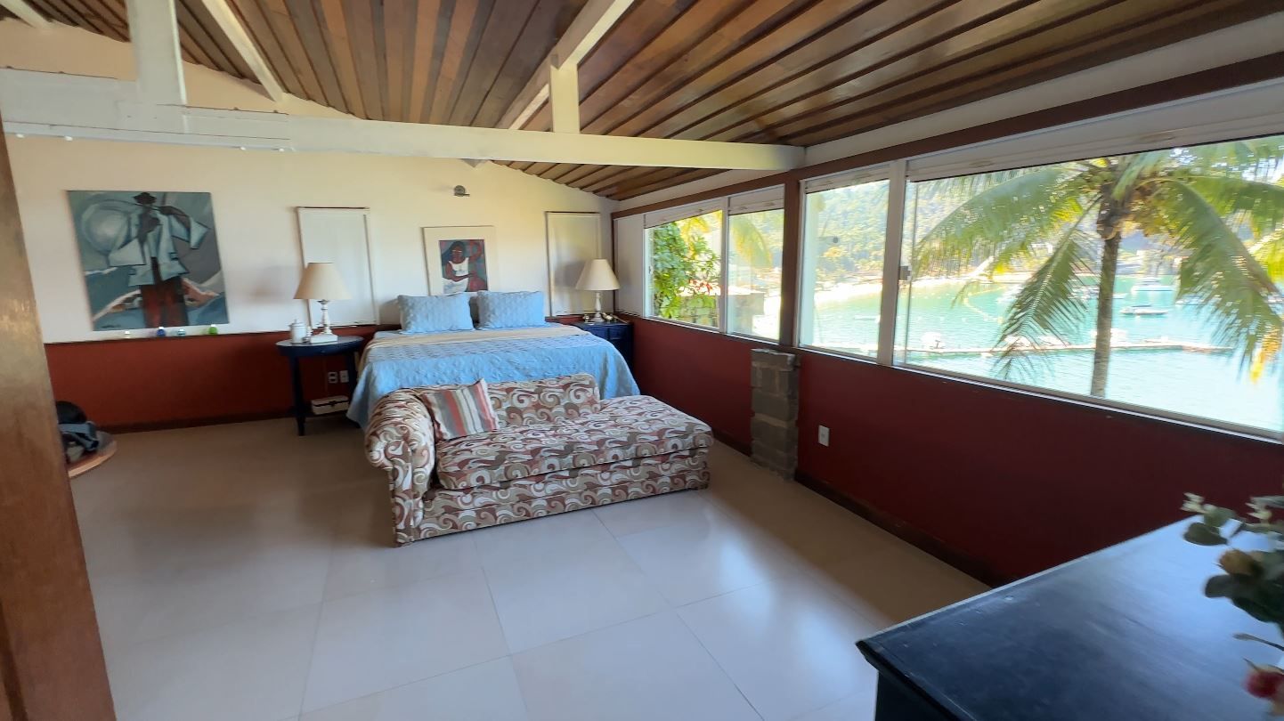 Suíte master com vista panorâmica para a baía